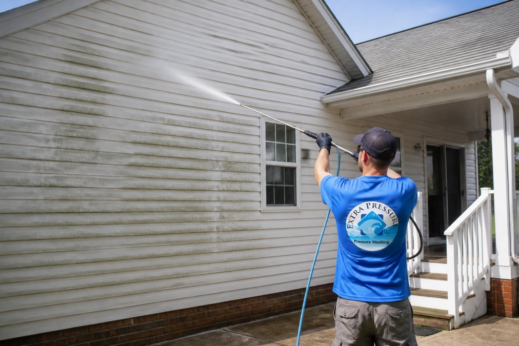 Best Way to Soft Wash a House: Step-by-Step Guide
